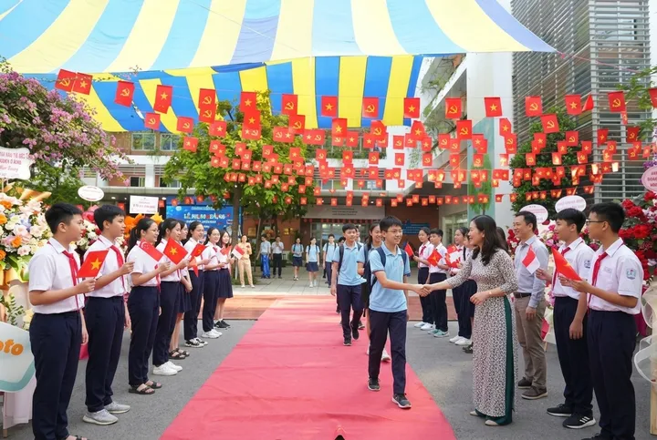 Welcoming the delegation